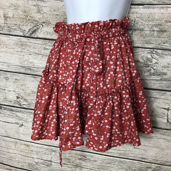 SHEIN Girls Ditsy Floral Layered Skirt Size XS. 

Length approx: 16 inches - Picture 3 of 7